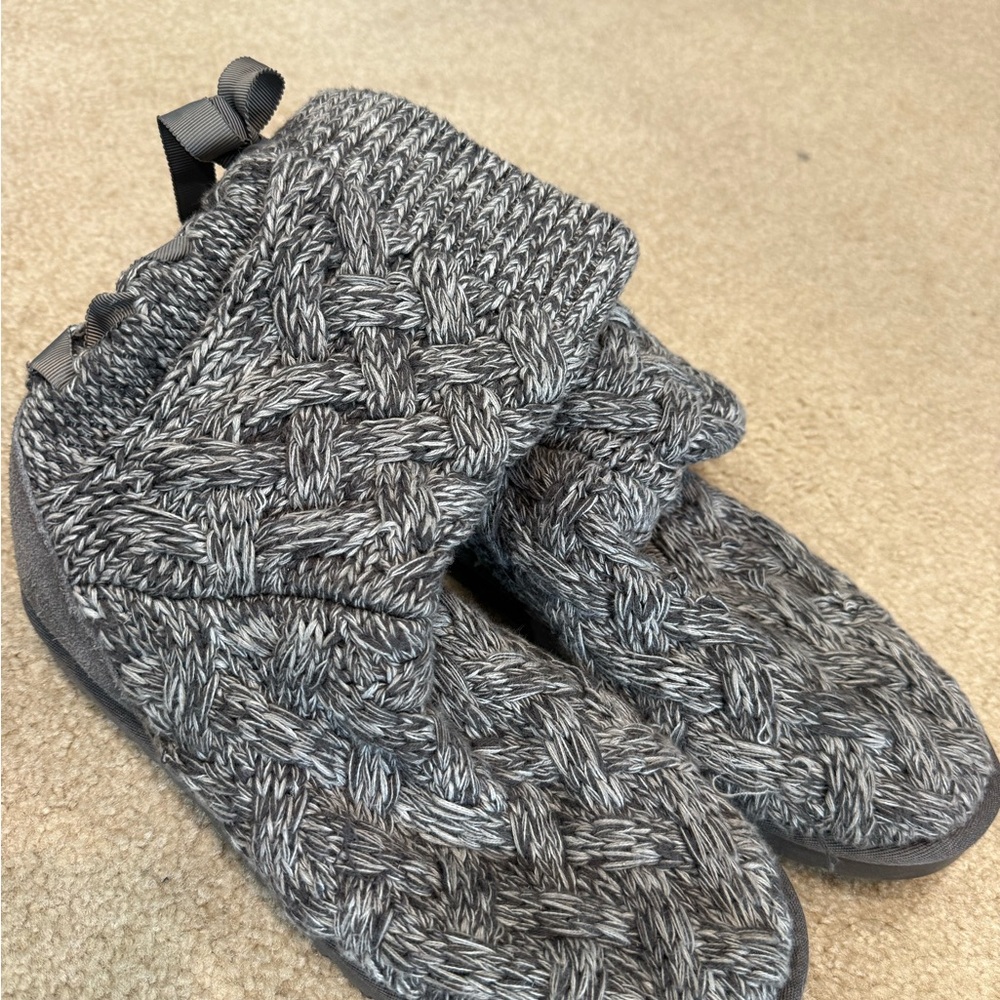 Knitted Uggs - Picture 2 of 6
